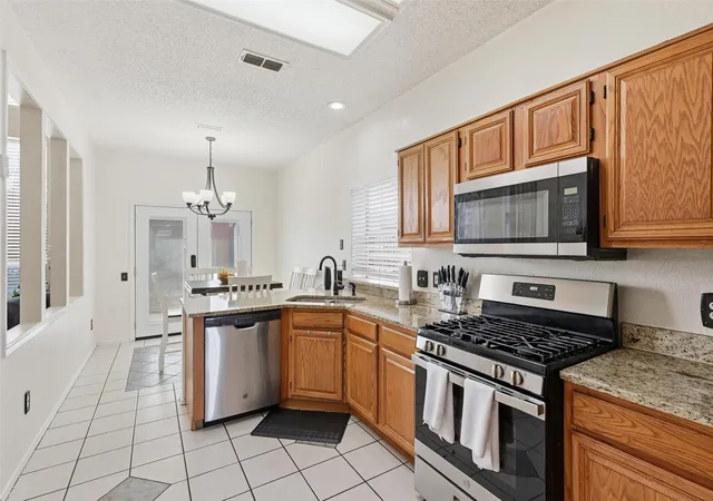 Photo 4 of Single family home for sale at 7000 Cadillac Blvd, Arlington, TX 76016 | MLS# 21334974 | Listing updated on 2026-07-18