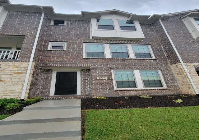 Photo 2 of Townhouse for sale at 2739 Levee Ln, Lewisville, TX 75067 | MLS# 21335011 | Listing updated on 2026-09-16