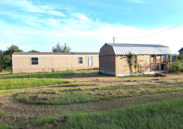 Photo 3 of Manufactured home for sale at 5450 County Road 237a, Terrell, TX 75160 | MLS# 21335027 | Listing updated on 2026-09-21