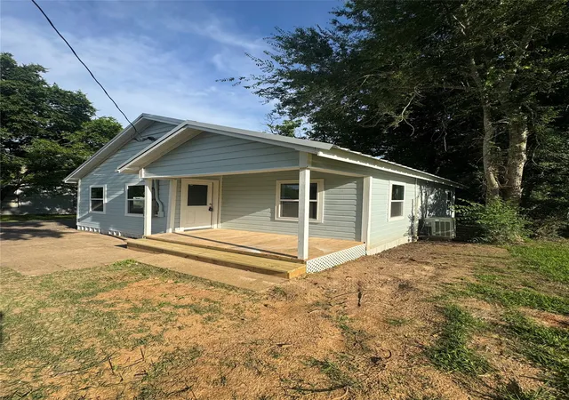 Photo 2 of Single family home for sale at 606 W Wolfe St, Grand Saline, TX 75140 | MLS# 21335071 | Listing updated on 2026-09-02
