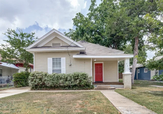 Photo 3 of Single family home for sale at 629 Melba St, Dallas, TX 75208 | MLS# 21335076 | Listing updated on 2026-08-20