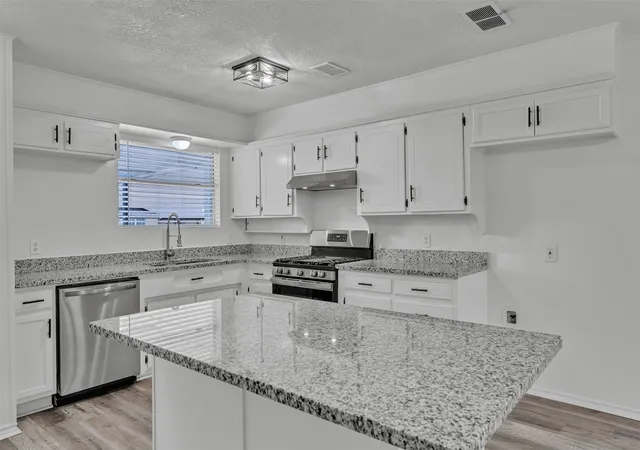 3rd image of 3407 Ne 10Th St, Mineral Wells, TX 76067 | MLS# 21334892
