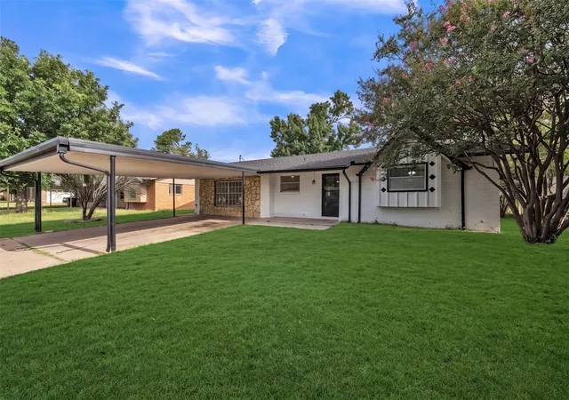 5th image of 3407 Ne 10Th St, Mineral Wells, TX 76067 | MLS# 21334892