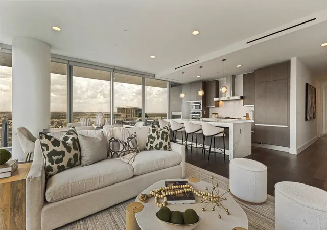 Listing Photo 4 - Condo for sale in Bleu Ciel located at 3130 N Harwood St, Dallas, TX 75201 - Unit #1401