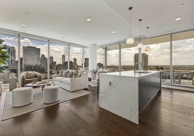 Listing Photo 5 - Condo for sale in Bleu Ciel located at 3130 N Harwood St, Dallas, TX 75201 - Unit #1401