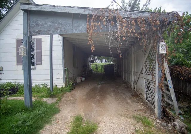 Photo 3 of Single family home for sale at 106 S Watson St, Alvarado, TX 76009 | MLS# 21332289 | Listing updated on 2026-07-18