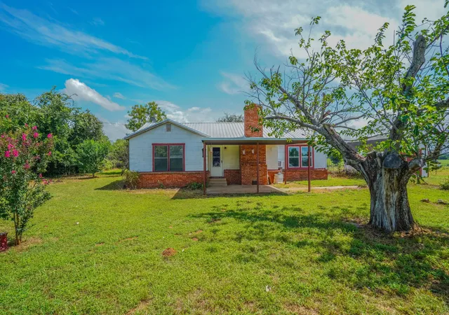 Photo 1 of Single family home for sale at 713 Lution Dr, Weatherford, TX 76087 | MLS# 21334081 | Listing updated on 2026-09-02