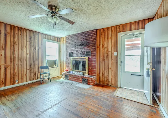 Photo 3 of Single family home for sale at 713 Lution Dr, Weatherford, TX 76087 | MLS# 21334081 | Listing updated on 2026-09-02