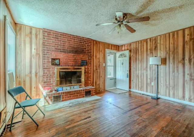 Photo 3 of Single family home for sale at 713 Lution Dr, Weatherford, TX 76087 | MLS# 21334081 | Listing updated on 2026-09-02