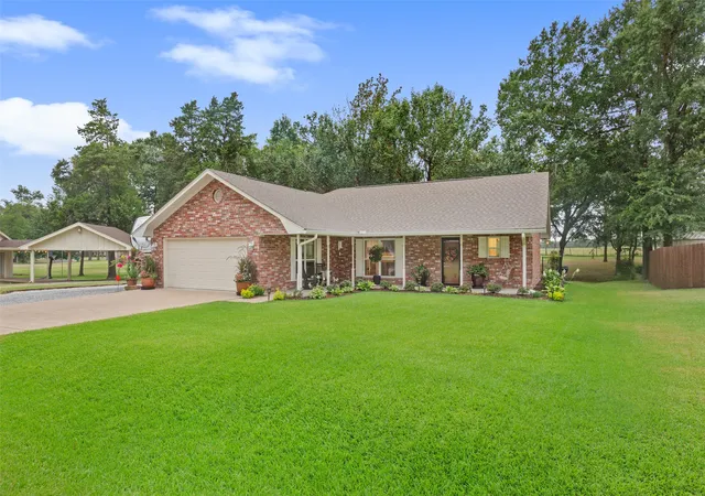 Homes for sale in Fairfield, TX | 643 Sunnyvale Ln, Fairfield, TX 75840 | MLS# 21334458