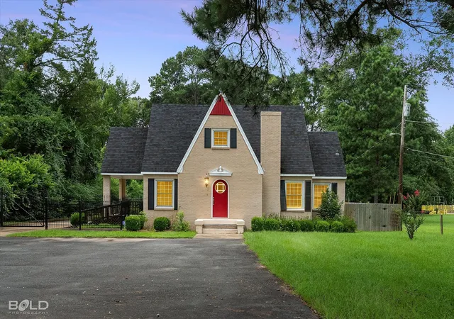 Photo 1 of Sale Pending at 3421 N Market St, Shreveport, LA 71107 | MLS# 21335131 | Listing updated on 2026-09-02
