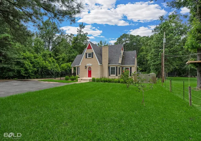 Photo 2 of Sale Pending at 3421 N Market St, Shreveport, LA 71107 | MLS# 21335131 | Listing updated on 2026-09-02