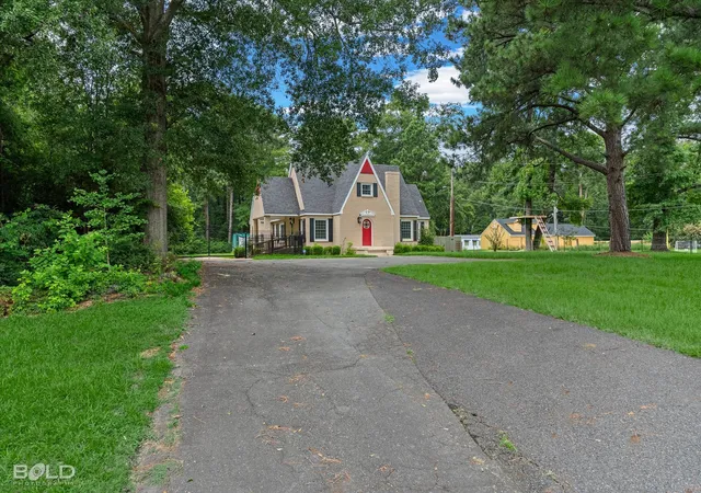 Photo 3 of Sale Pending at 3421 N Market St, Shreveport, LA 71107 | MLS# 21335131 | Listing updated on 2026-09-02