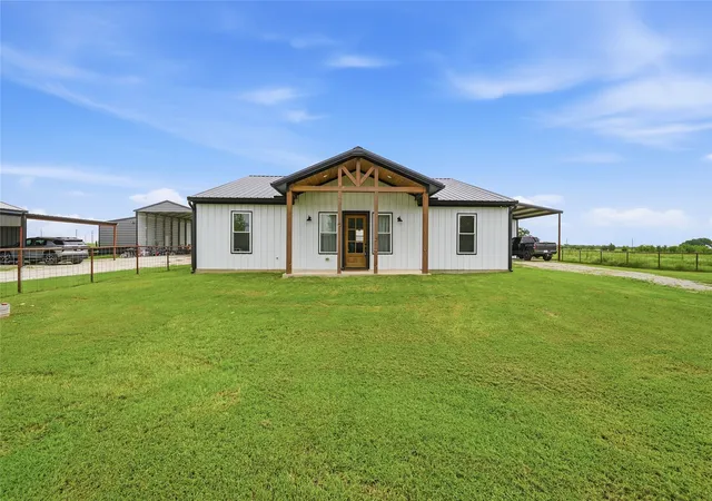 Photo 3 of Single family home for sale at 119 Arkansas Rd, Sadler, TX 76264 | MLS# 21333164 | Listing updated on 2026-07-23