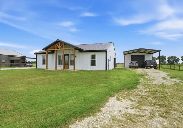 Photo 4 of Single family home for sale at 119 Arkansas Rd, Sadler, TX 76264 | MLS# 21333164 | Listing updated on 2026-07-23