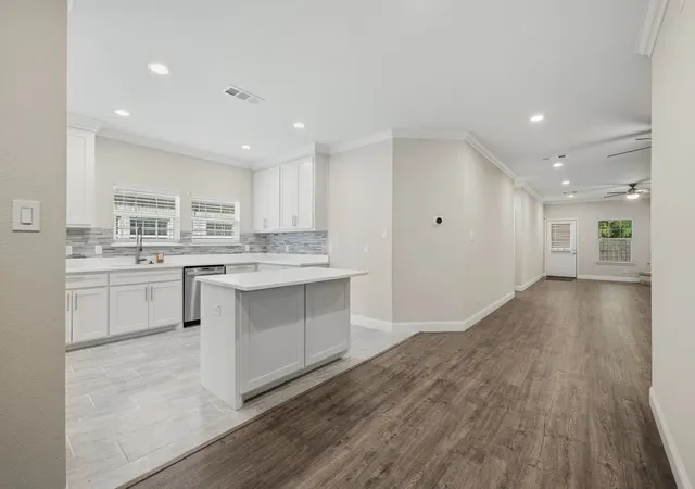 Photo 3 of Single family home for sale at 899 E Jefferson St, Van Alstyne, TX 75495 | MLS# 21333293 | Listing updated on 2026-07-18