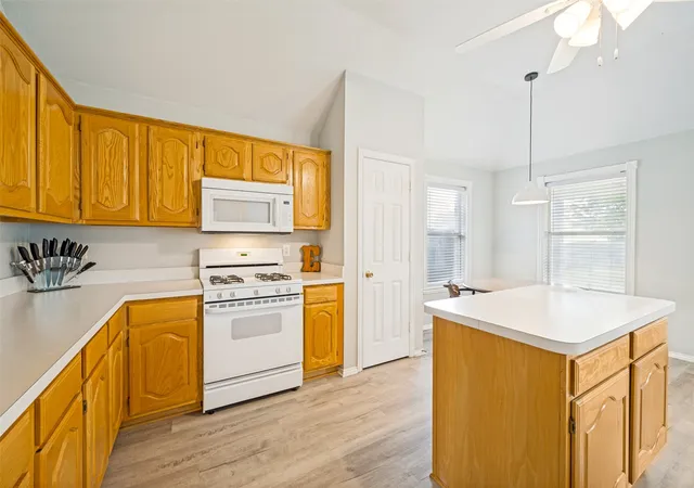 Photo 3 of Sale Pending at 206 Ridge View Ct, Decatur, TX 76234 | MLS# 21334233 | Listing updated on 2026-09-19