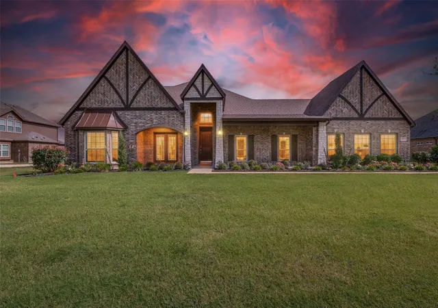 Photo 1 of Single family home for sale at 217 Castle Creek Dr, Red Oak, TX 75154 | MLS# 21329205 | Listing updated on 2026-10-07