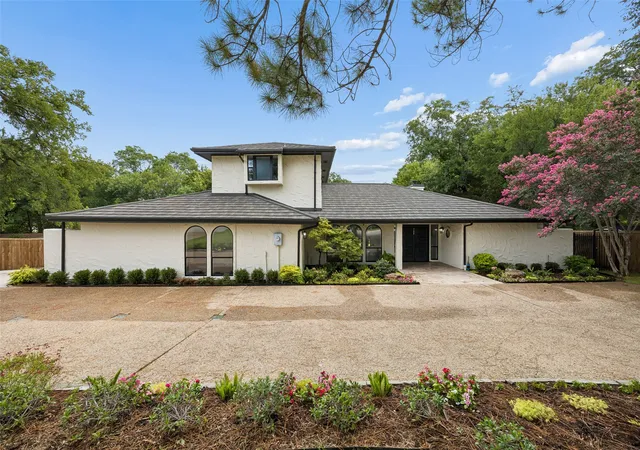 Photo 1 of Sale Pending at 700 Crestview Ln, Seagoville, TX 75159 | MLS# 21334538 | Listing updated on 2026-08-17