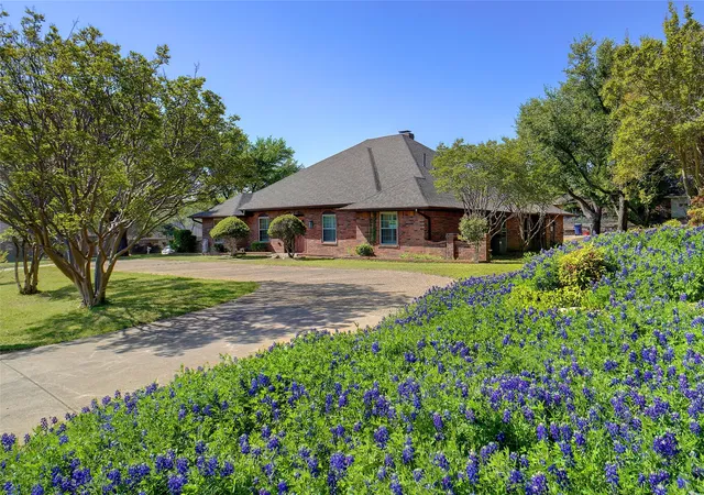 Photo 3 of Single family home for sale at 2833 S Country Club Rd, Garland, TX 75043 | MLS# 21334869 | Listing updated on 2026-07-20