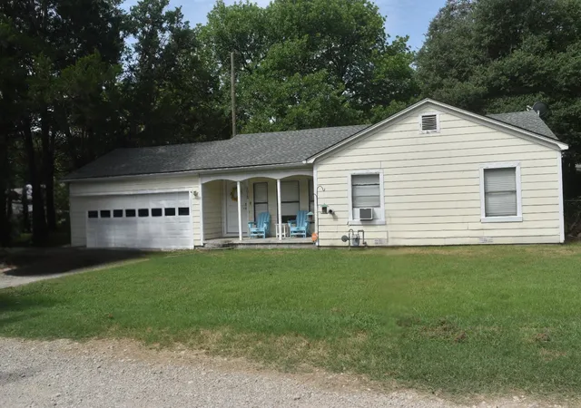 Photo 1 of Sale Pending at 1015 Winkler St, Ennis, TX 75119 | MLS# 21334238 | Listing updated on 2026-07-23