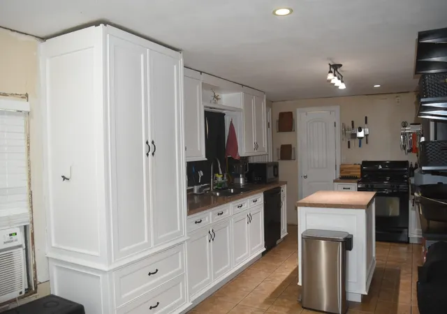 Photo 3 of Sale Pending at 1015 Winkler St, Ennis, TX 75119 | MLS# 21334238 | Listing updated on 2026-07-23