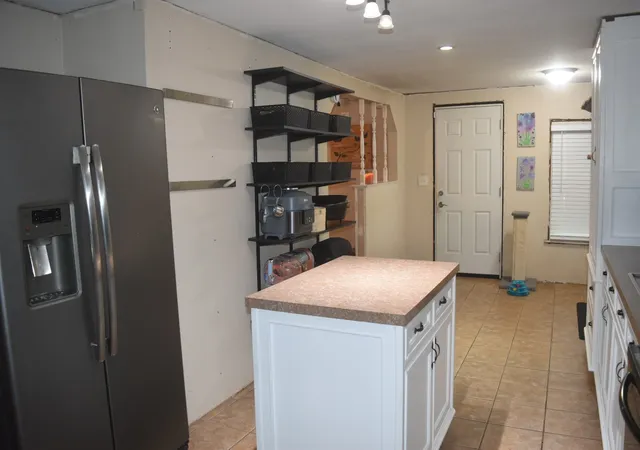 Photo 3 of Sale Pending at 1015 Winkler St, Ennis, TX 75119 | MLS# 21334238 | Listing updated on 2026-07-23