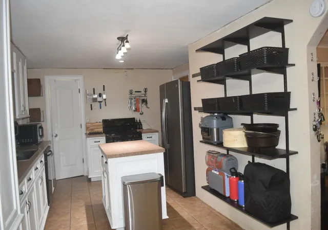 Photo 4 of Sale Pending at 1015 Winkler St, Ennis, TX 75119 | MLS# 21334238 | Listing updated on 2026-07-23