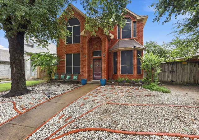 Photo 2 of Single family home for sale at 6517 White Oak Dr, Rowlett, TX 75089 | MLS# 21330165 | Listing updated on 2026-09-07