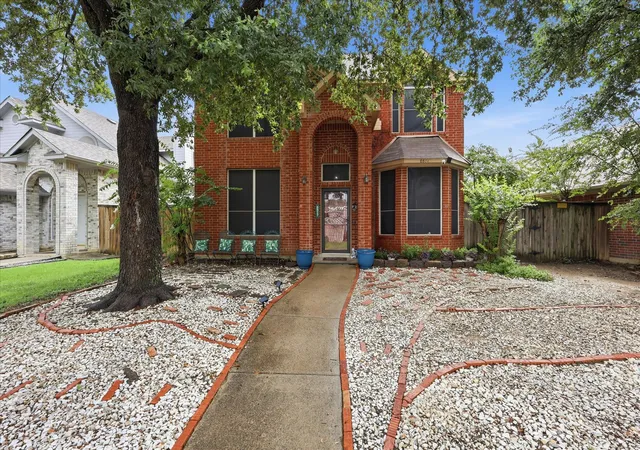 Photo 3 of Single family home for sale at 6517 White Oak Dr, Rowlett, TX 75089 | MLS# 21330165 | Listing updated on 2026-09-07
