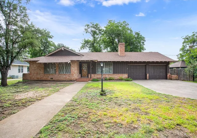 Photo 1 of Single family home for sale at 204 N Marable St, West, TX 76691 | MLS# 21335139 | Listing updated on 2026-08-27