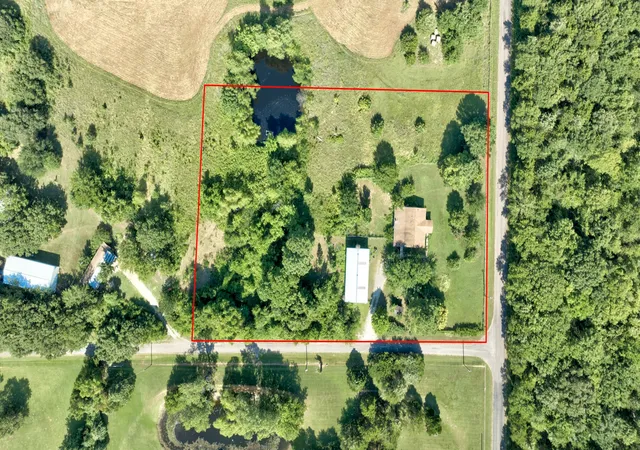 Photo 1 of Sale Pending at 22 Easy St, Whitesboro, TX 76273 | MLS# 21335358 | Listing updated on 2026-08-21