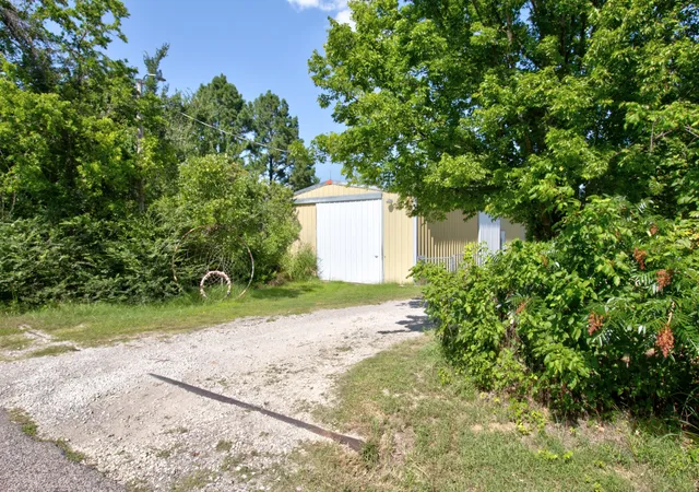 Photo 2 of Sale Pending at 22 Easy St, Whitesboro, TX 76273 | MLS# 21335358 | Listing updated on 2026-08-21
