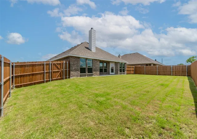 Photo 3 of Single family home for sale at 316 Pennington Rd, Nevada, TX 75173 | MLS# 21333771 | Listing updated on 2026-08-25