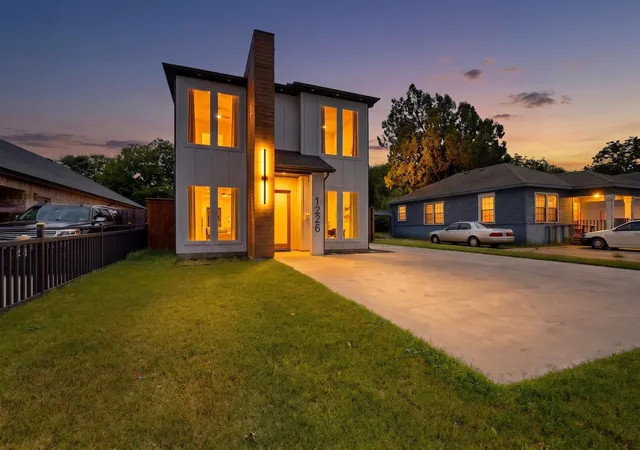Photo 1 of Single family home for sale at 1226 S Ewing Ave, Dallas, TX 75216 | MLS# 21335409 | Listing updated on 2026-08-28