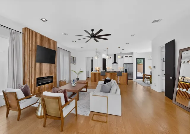 Photo 3 of Single family home for sale at 1226 S Ewing Ave, Dallas, TX 75216 | MLS# 21335409 | Listing updated on 2026-08-28