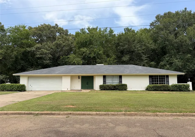 Photo 1 of Single family home for sale at 105 Kent Dr, Pittsburg, TX 75686 | MLS# 21335333 | Listing updated on 2026-09-23
