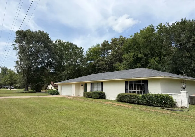 Photo 2 of Single family home for sale at 105 Kent Dr, Pittsburg, TX 75686 | MLS# 21335333 | Listing updated on 2026-09-23