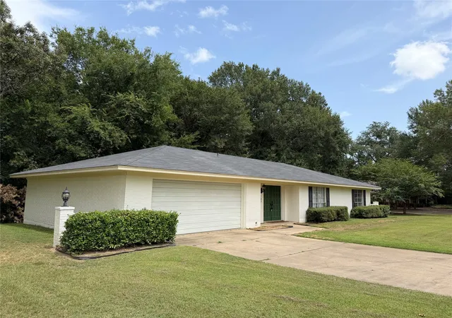 Photo 3 of Single family home for sale at 105 Kent Dr, Pittsburg, TX 75686 | MLS# 21335333 | Listing updated on 2026-09-23