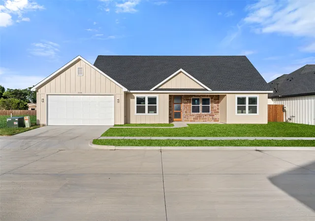 Photo 2 of Single family home for sale at 548 Highview Ct, Godley, TX 76044 | MLS# 21335144 | Listing updated on 2026-08-23