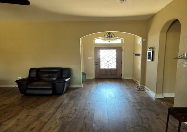 Photo 3 of Single family home for sale at 209 Newcastle St, Waxahachie, TX 75165 | MLS# 21335427 | Listing updated on 2026-08-26