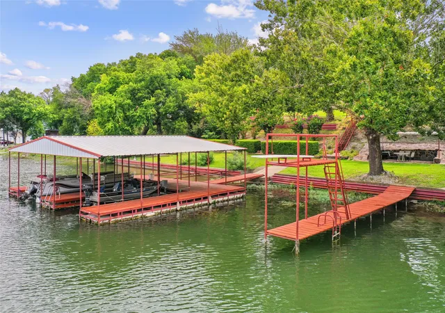 Photo 4 of Single family home for sale at 363 Oakview Rd, Gainesville, TX 76240 | MLS# 21335446 | Listing updated on 2026-08-26