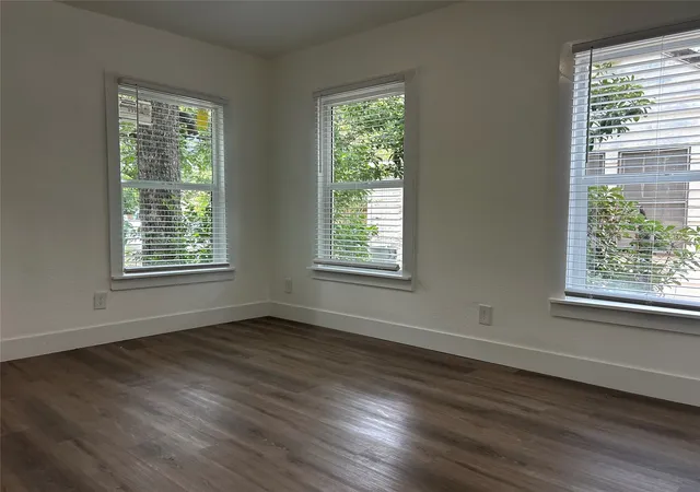 Photo 3 of Single family home for sale at 600 E Robert St, Fort Worth, TX 76104 | MLS# 21335063 | Listing updated on 2026-08-09