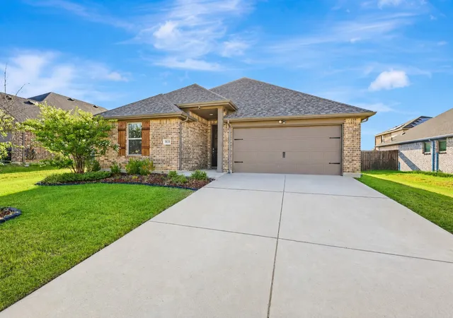 Photo 1 of Single family home for sale at 3020 Cliffview Dr, Sanger, TX 76266 | MLS# 21334595 | Listing updated on 2026-07-21