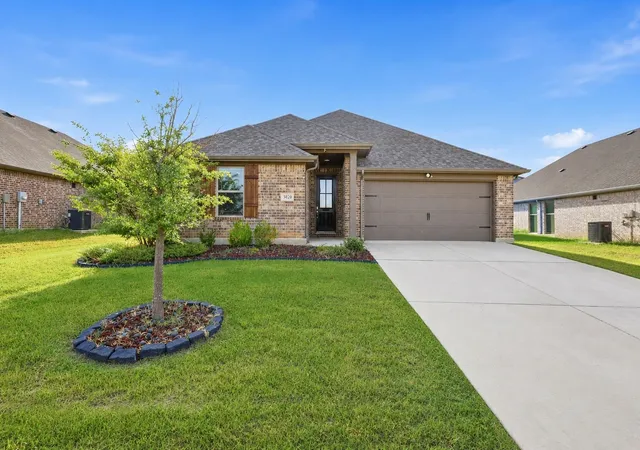 Photo 3 of Single family home for sale at 3020 Cliffview Dr, Sanger, TX 76266 | MLS# 21334595 | Listing updated on 2026-07-21