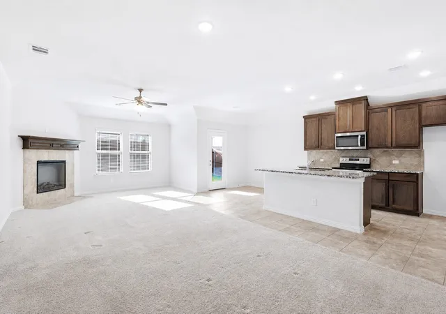 Photo 4 of Single family home for sale at 3020 Cliffview Dr, Sanger, TX 76266 | MLS# 21334595 | Listing updated on 2026-07-21