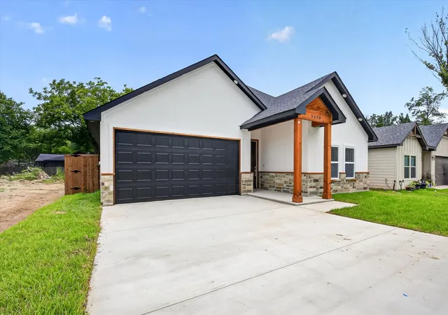 Photo 2 of Sale Pending at 5005 Shackleford St, Fort Worth, TX 76119 | MLS# 21334803 | Listing updated on 2026-08-14