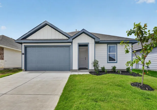 Photo 1 of Single family home for sale at 818 King's Wy, Hillsboro, TX 76645 | MLS# 21333258 | Listing updated on 2026-07-30