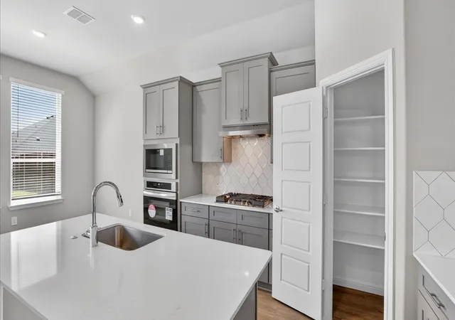 Photo 3 of Single family home for sale at 3324 Pier View St, Grand Prairie, TX 76065 | MLS# 21334179 | Listing updated on 2026-10-03