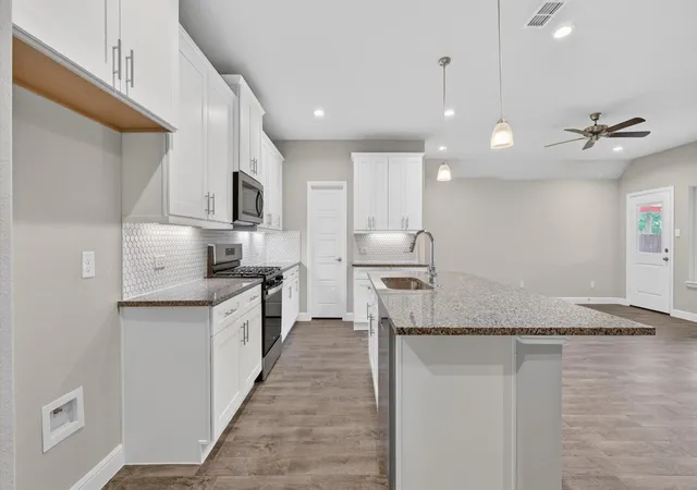 Photo 3 of Single family home for sale at 1416 Canterbury Trl, De Soto, TX 75115 | MLS# 21333566 | Listing updated on 2026-08-22